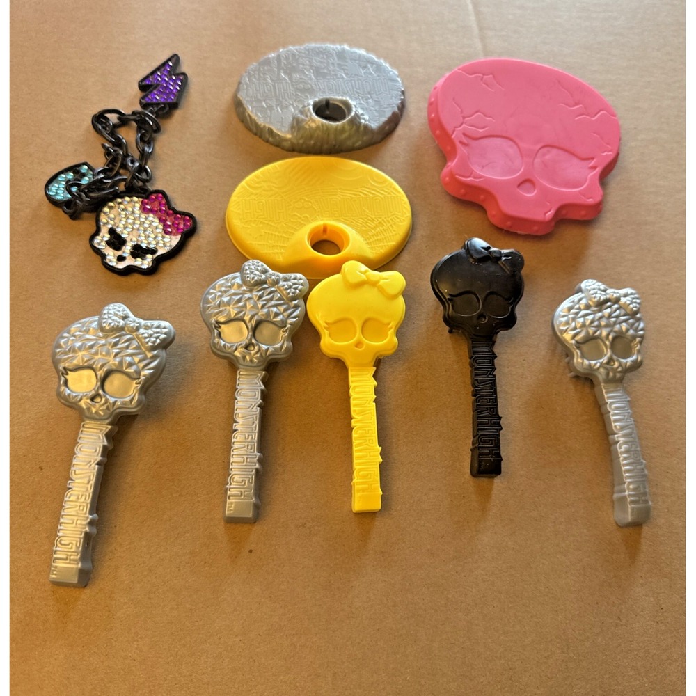 Monster High Brush Lot And Stand Parts bracelet table top